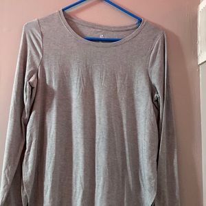 Gray gap shirt long sleeve size XS